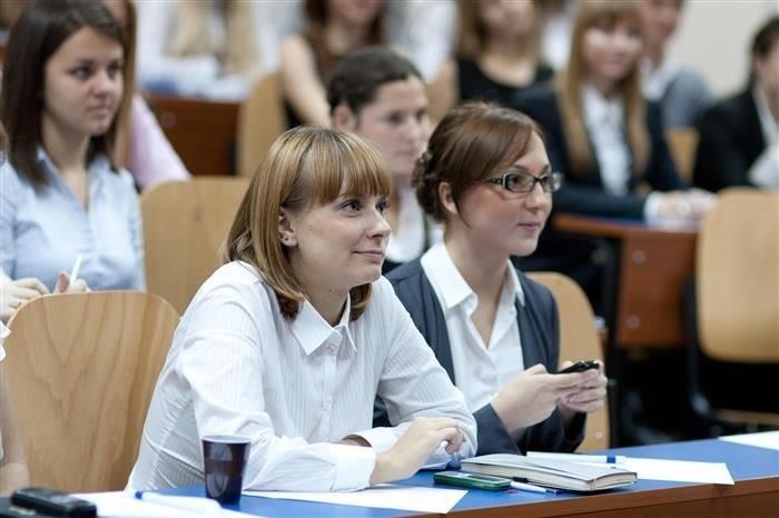 Какие существуют различные академические ранги и звания в медицине?