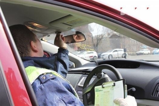 Как узнать, законно ли работает водитель такси? Разъяснения ГИБДД Приморья