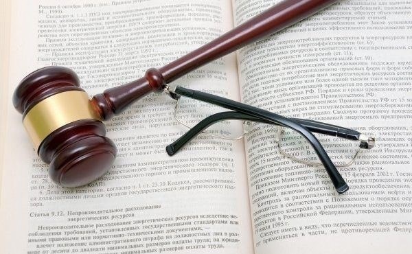 Ограничение родительских прав и спор о месте жительства детей